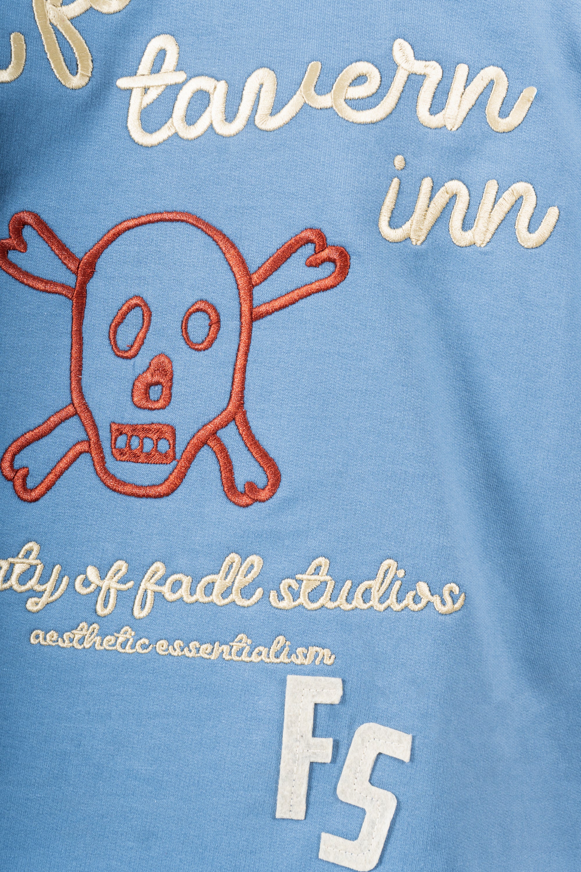 Skull Inn t-shirt - Dusty Blue